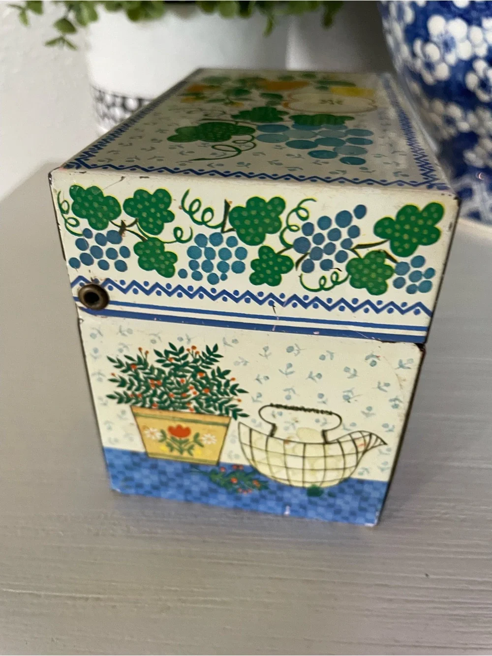 Hallmark (USA) Retro Metal Rectangle ~ Recipe Box ~ Country Farmhouse Fruit